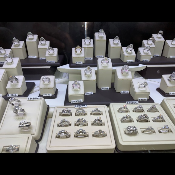 Ladies 14 karat and 18 karat Gold genuine diamonds - Picture 1 of 8